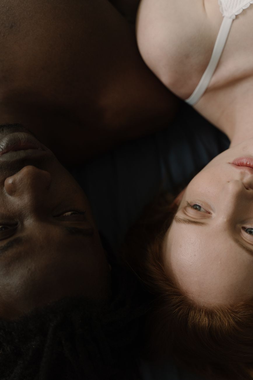 Couple enlacé